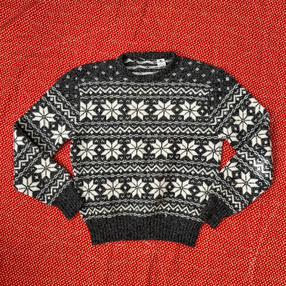 Vintage 80s Wool Fair Isle Snowflake Sweater Gray White Made in Italy Large